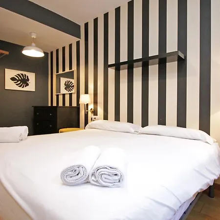 Ainb Eixample-entenca شقة